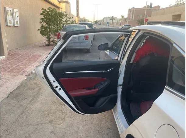 Car image 13