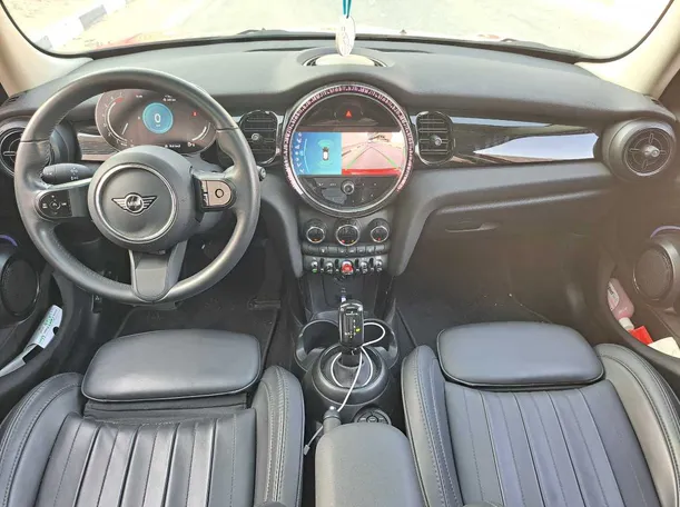 Car image 15