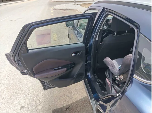 Car image 13