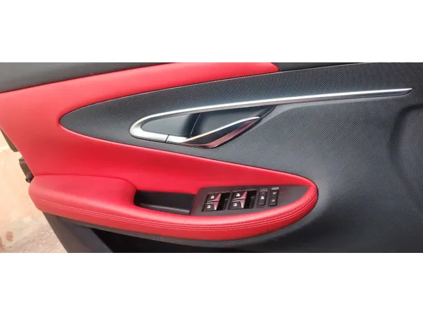 Car image 30