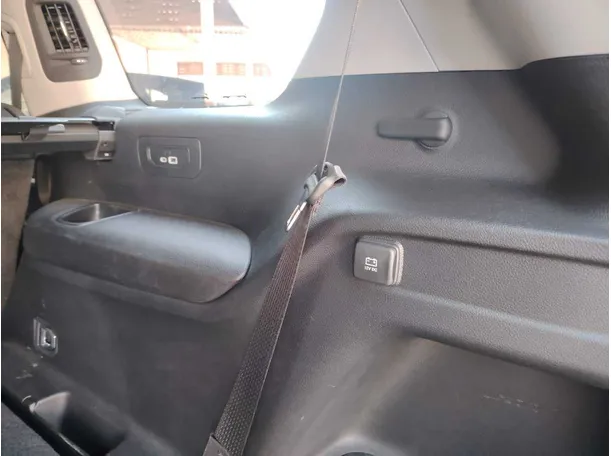 Car image 37