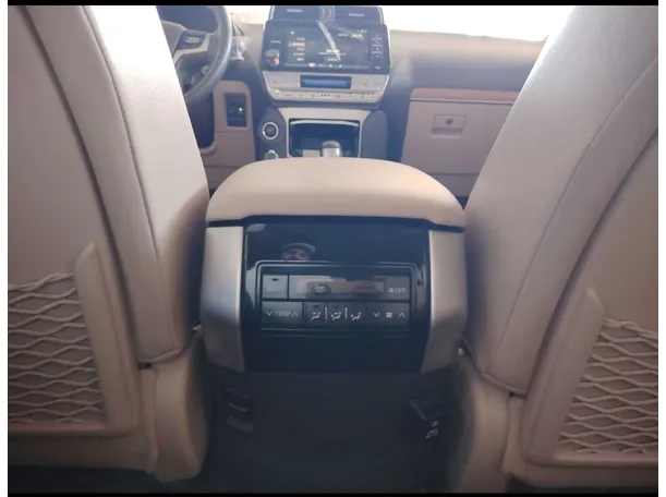 Car image 32