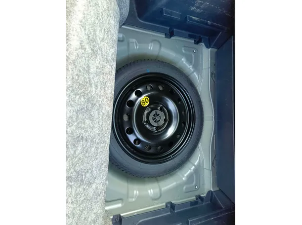 Car image 38