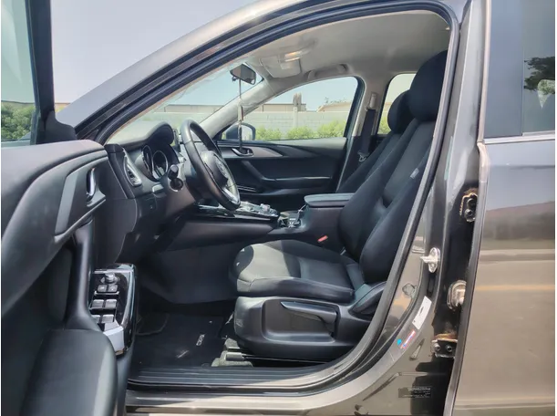 Car image 11