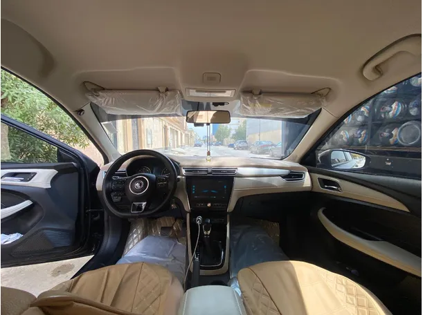 Car image 14