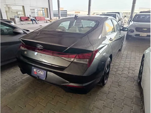 Car image 4