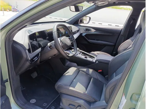Car image 11