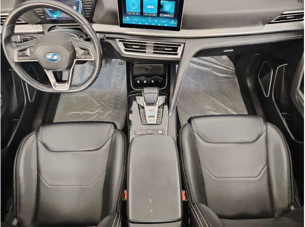 Car image 18