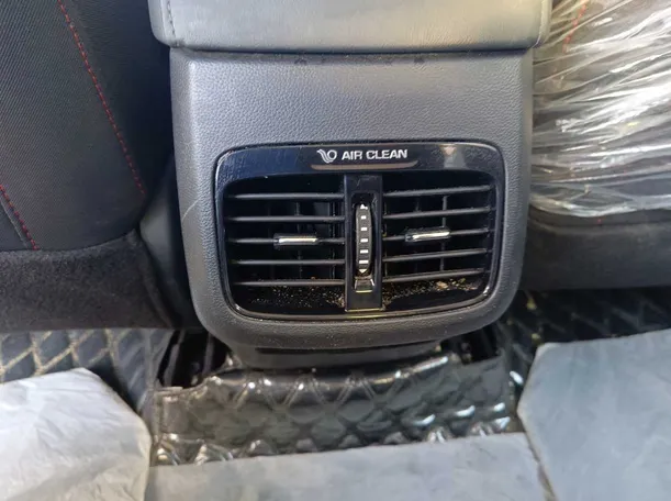 Car image 32