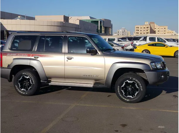 Car image 4