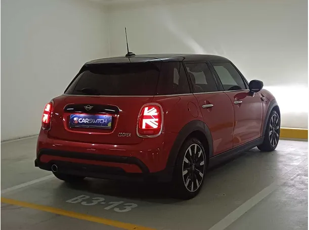 Car image 5