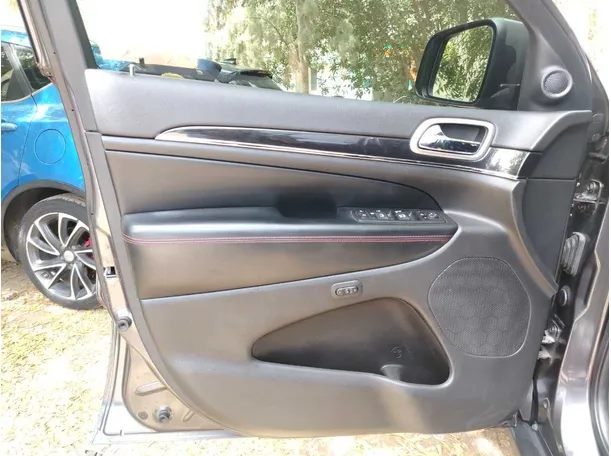 Car image 37