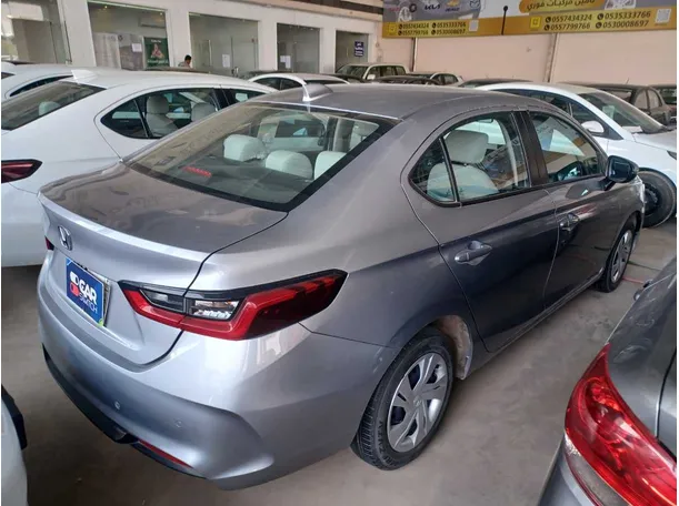 Car image 5