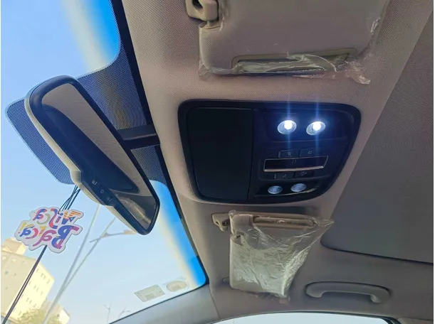 Car image 34