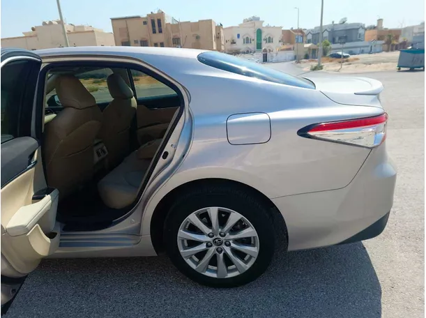 Car image 16
