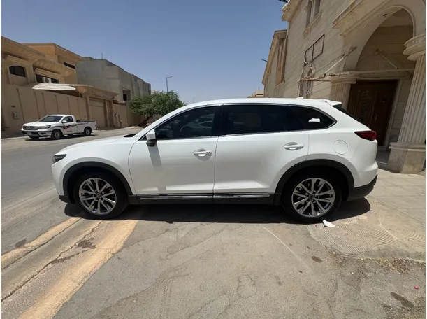 Car image 8
