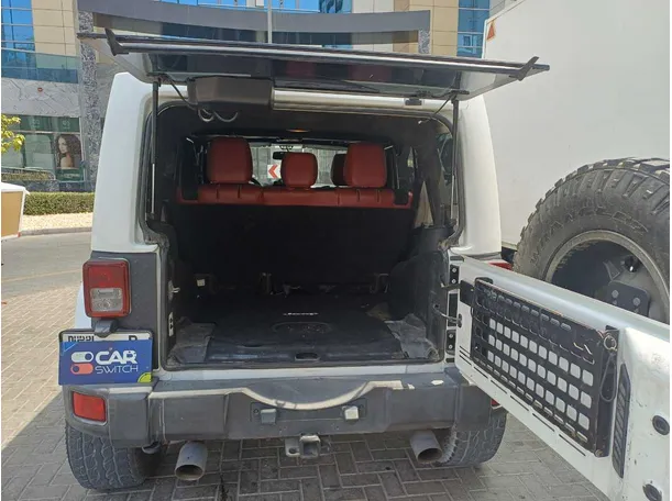 Car image 19