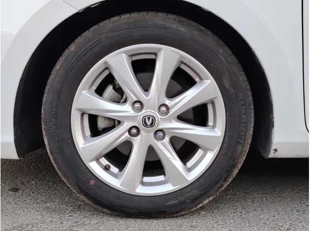 Car image 10