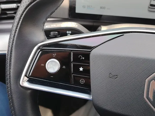 Car image 30
