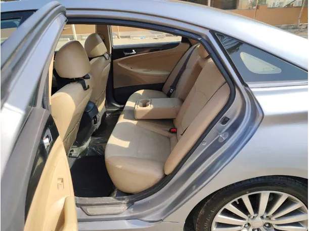Car image 16
