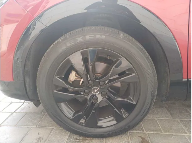 Car image 9