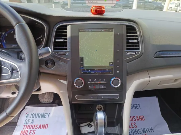 Car image 17