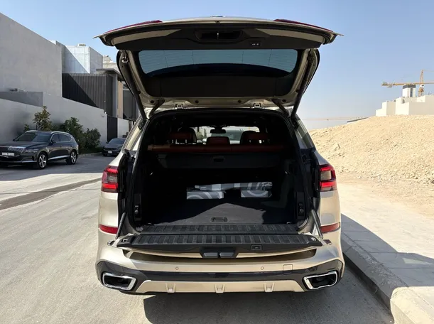 Car image 24