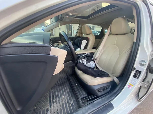 Car image 11