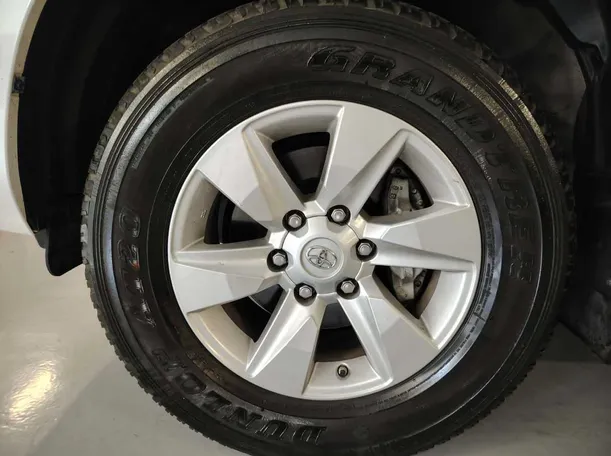Car image 10