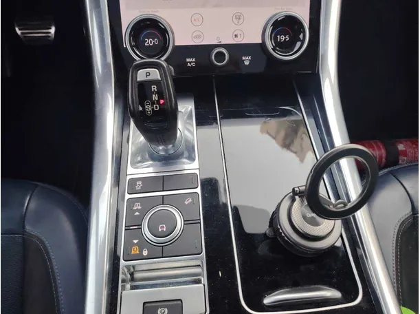 Car image 18