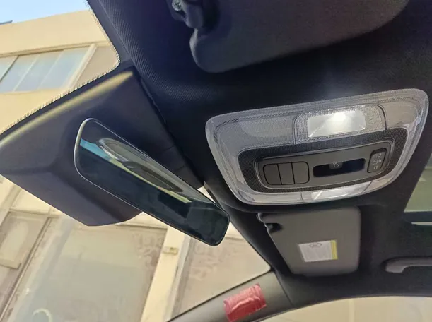 Car image 32
