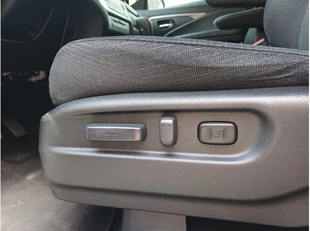 Car image 23