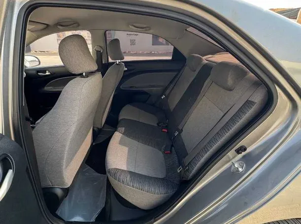 Car image 13