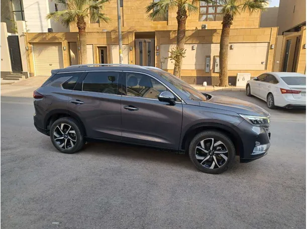 Car image 4