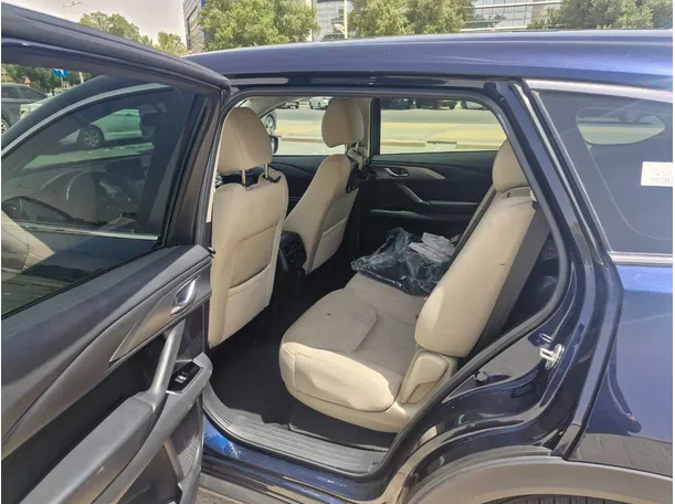 Car image 14