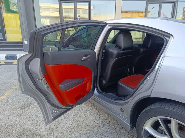 Car image 16