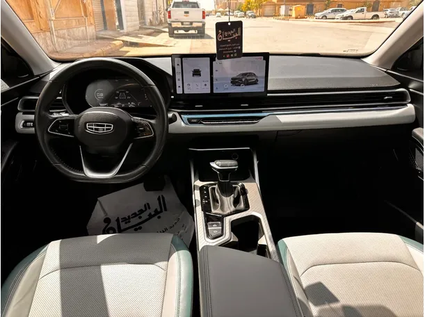 Car image 17