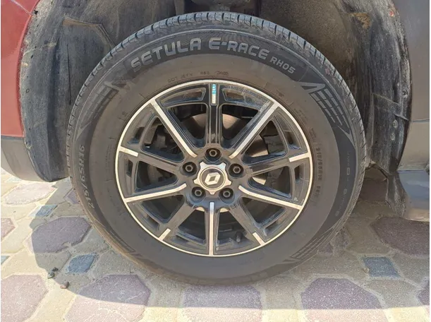 Car image 10