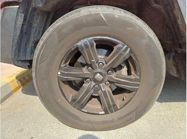 Car image 9