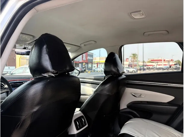Car image 17