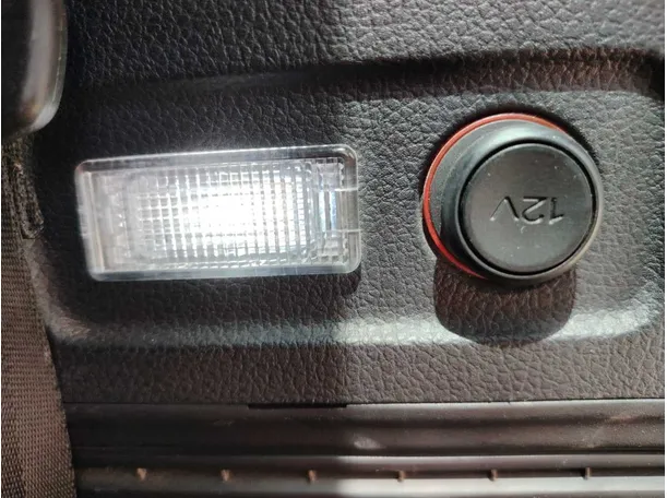 Car image 32