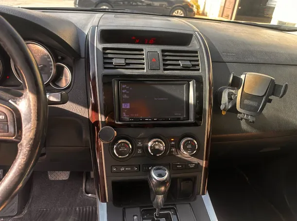 Car image 18