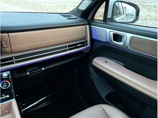 Car image 30
