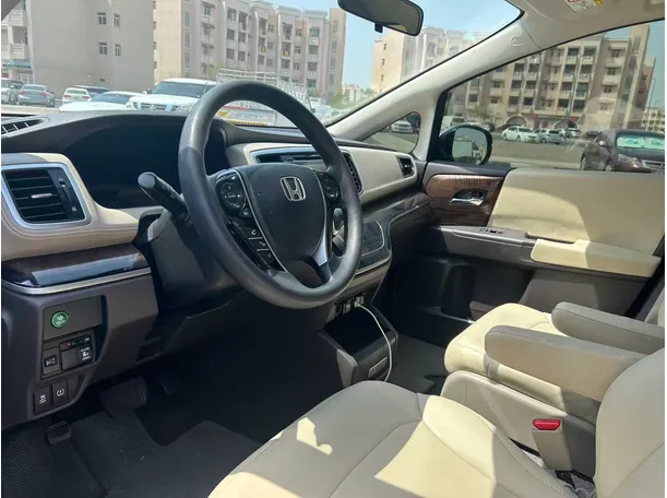Car image 5