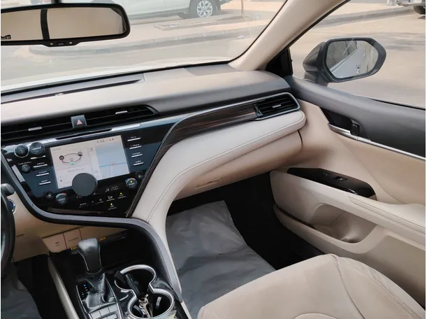Car image 24