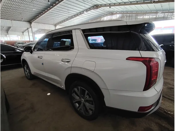 Car image 8