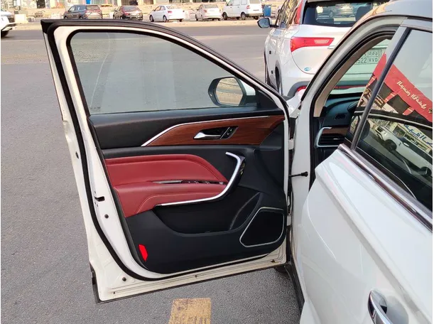 Car image 11