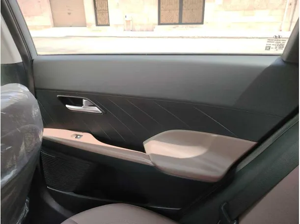 Car image 32