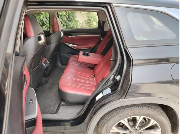 Car image 15