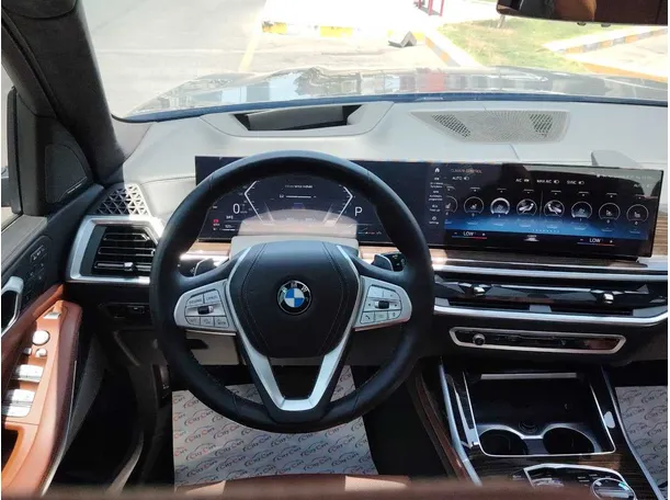 Car image 26